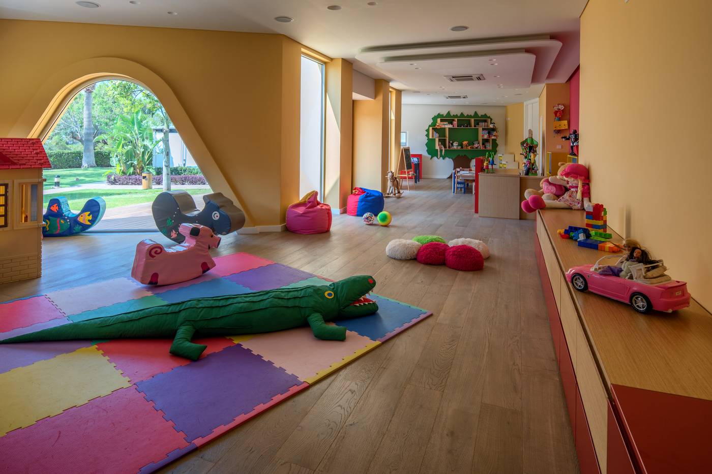 Mediterranean-Beach-Sports-and-Entertainment-40