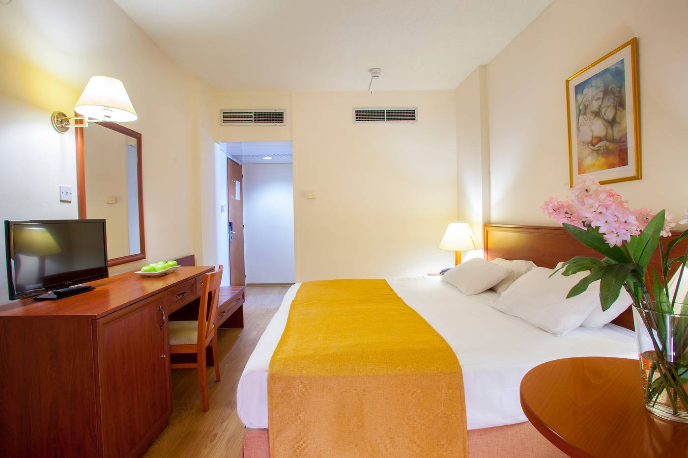 Kapetanios-Limassol-Hotel-Room-10