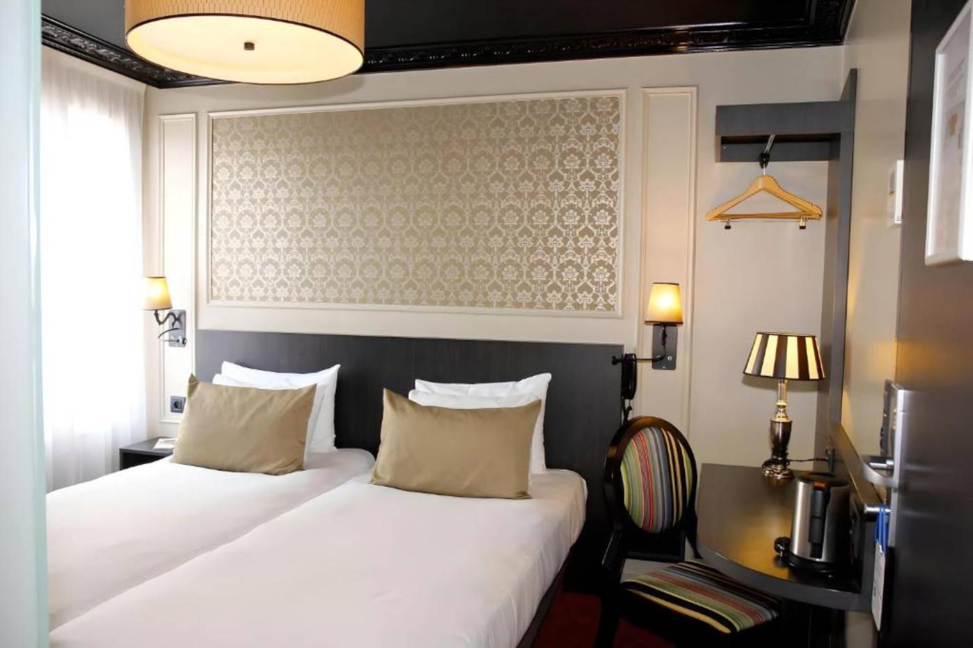 BEST-WESTERN-Hotel-Le-Montmartre-Saint-Pierre-Room-8