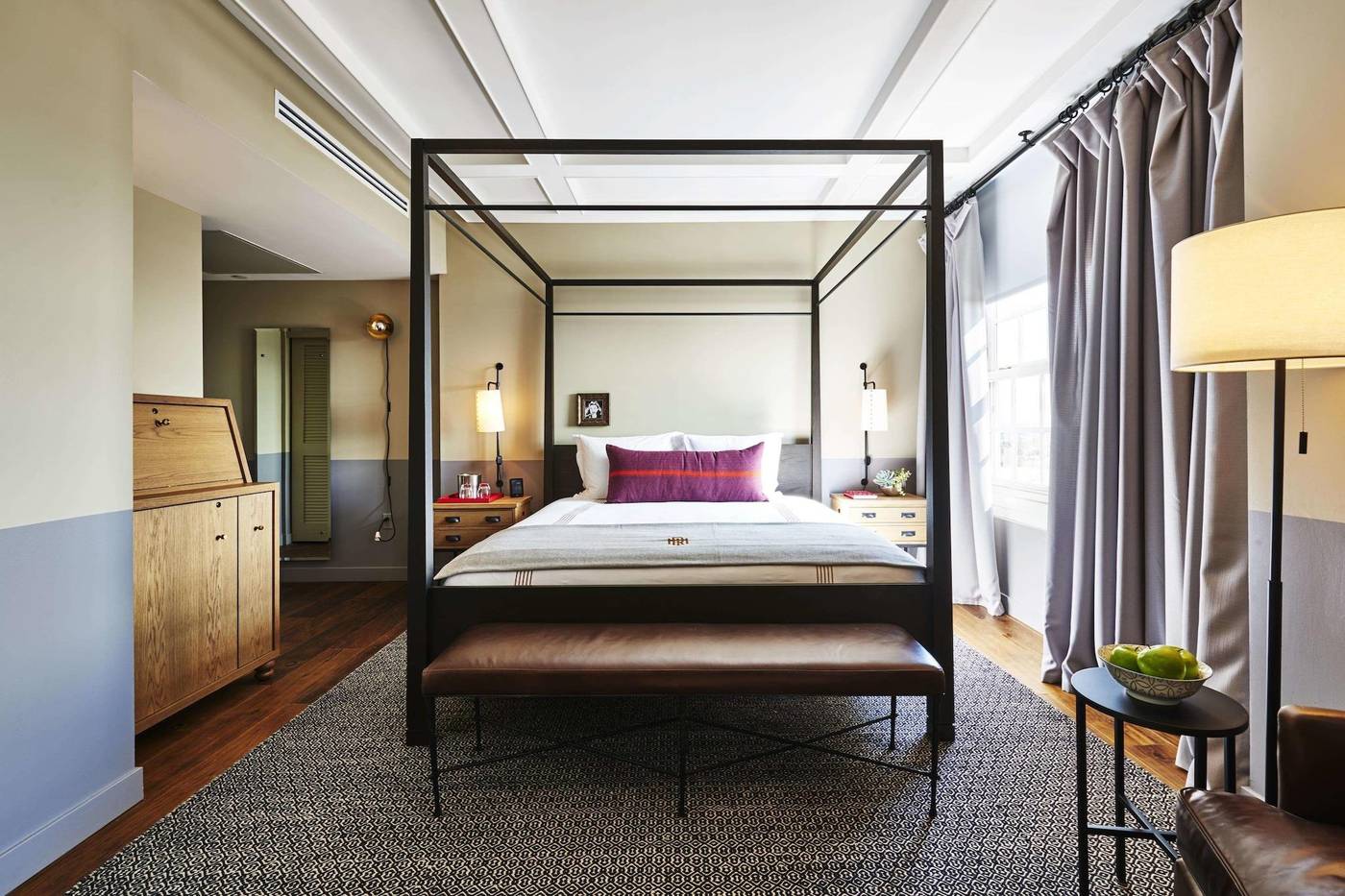 Hollywood-Roosevelt-Room-9