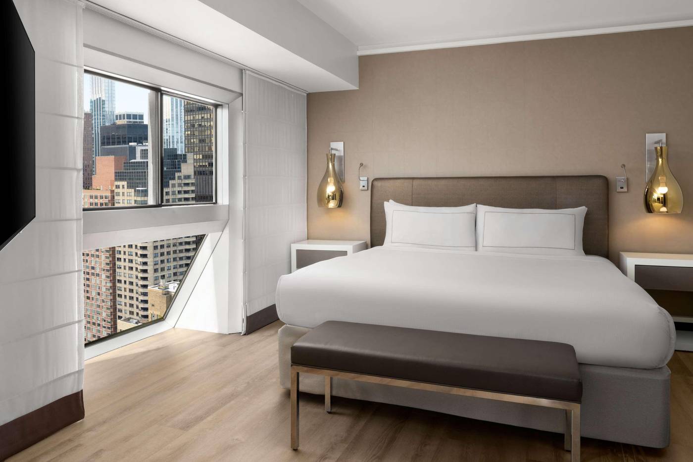 Millennium-Hilton-New-York-One-UN-Plaza-Room-28