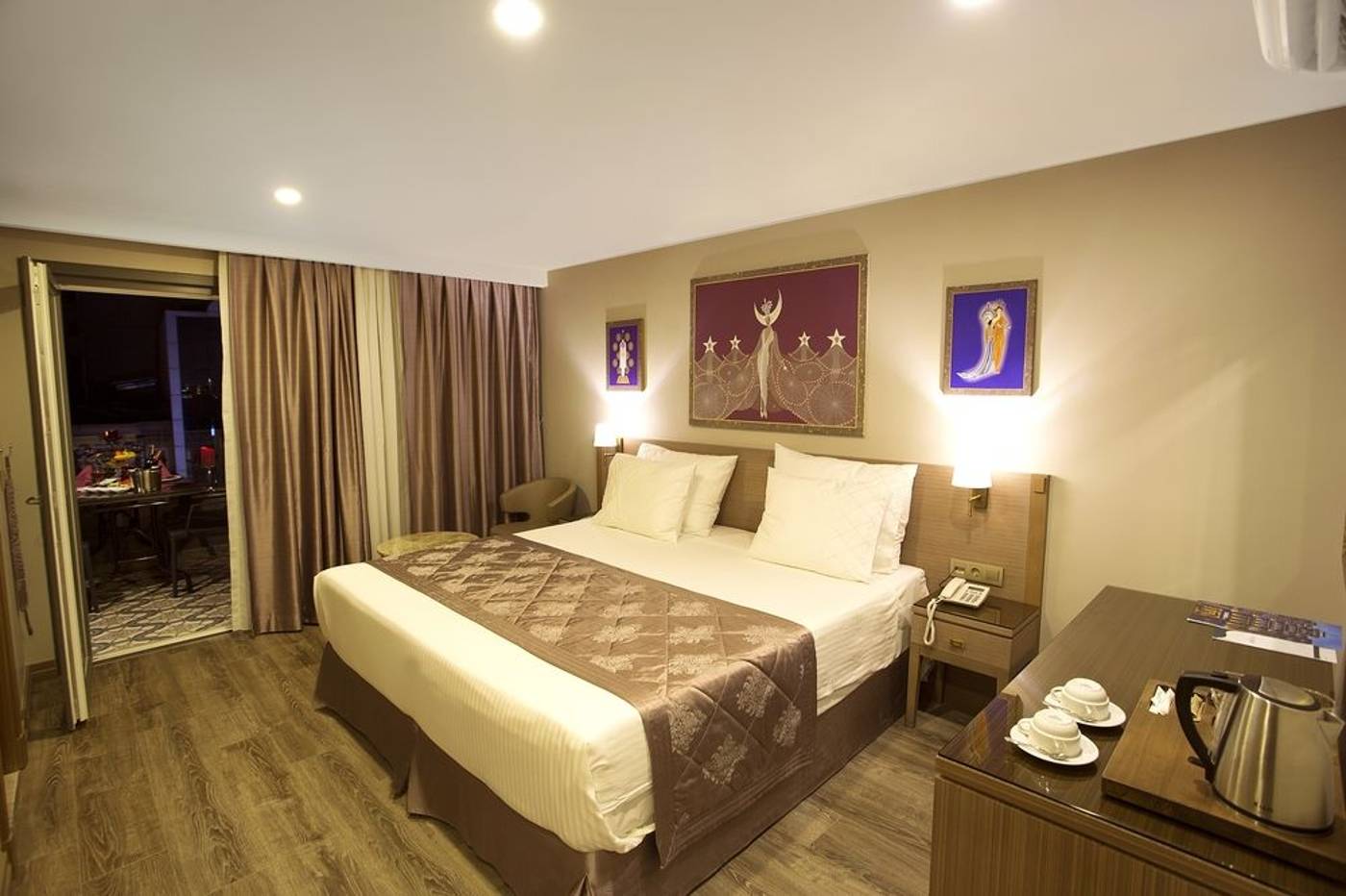 Taximist-Hotel-Room-16