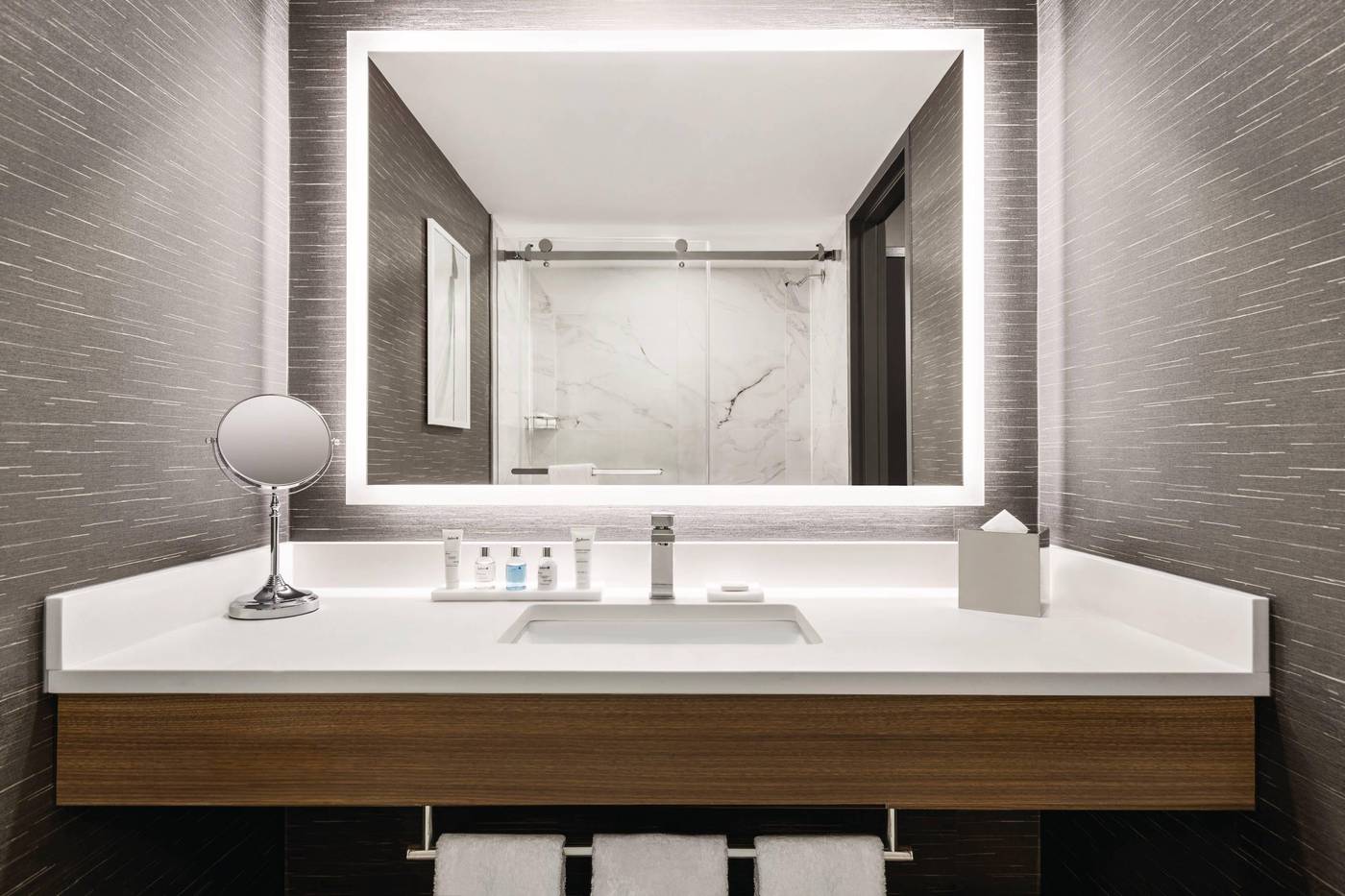 Radisson-Blu-Vancouver-Airport-Room-28