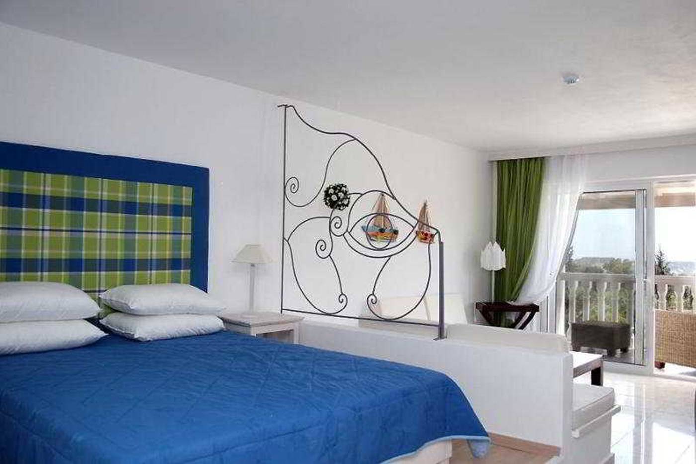 Belvedere-Gerakas-Lux--Suites-Room-12