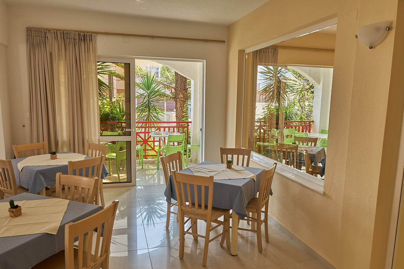 Apollon-Apartments-Restaurant-48