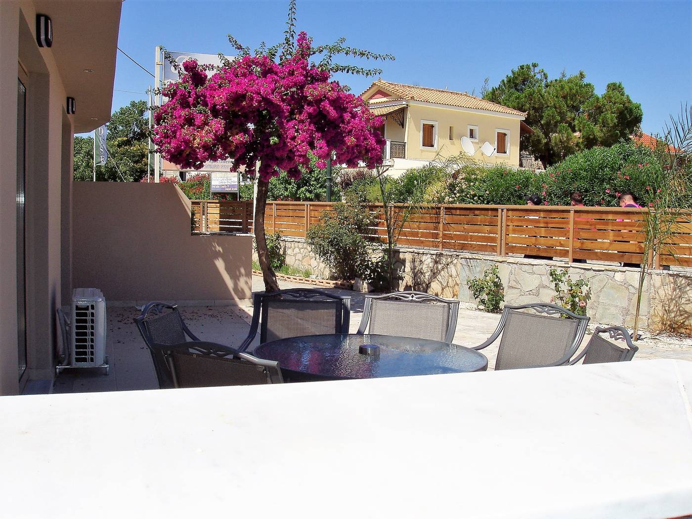 Paradise-Apartments-And-Studios-Room-22