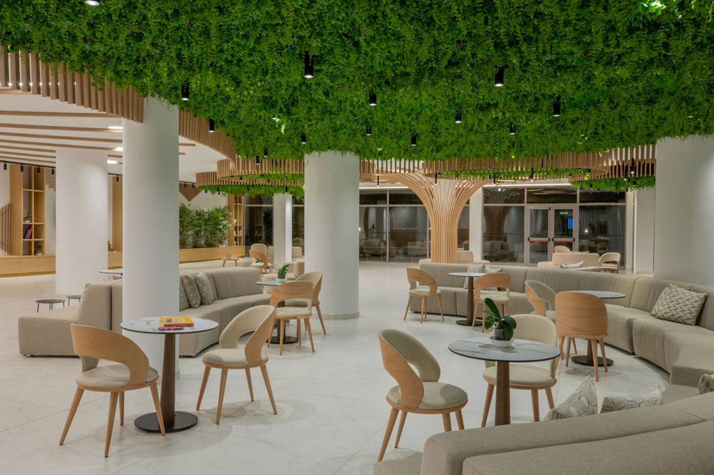 Golden-Coast-Hotel-and-Bungalows-Bar-13