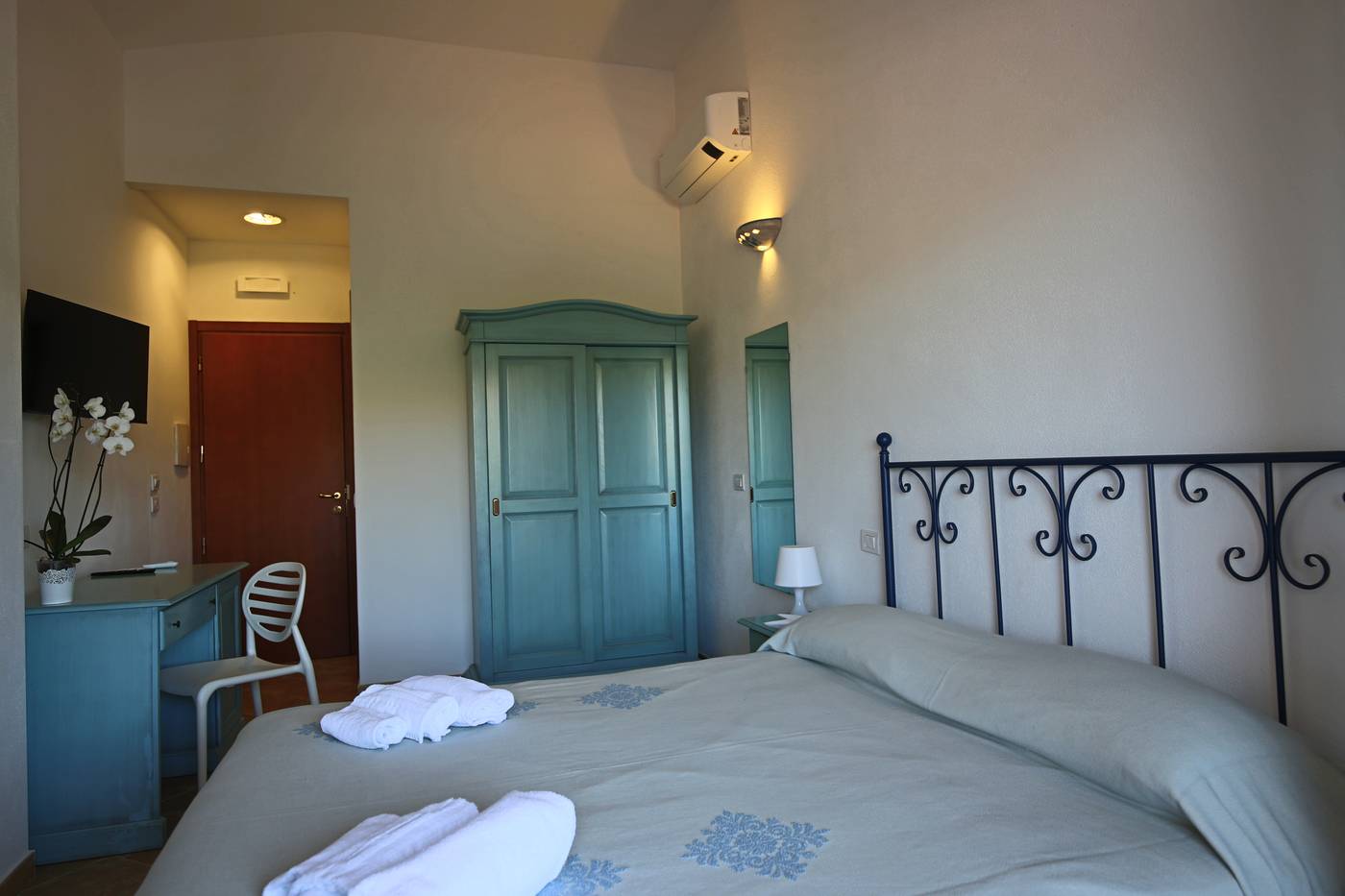 La-Smeraldina-Resort-Room-25