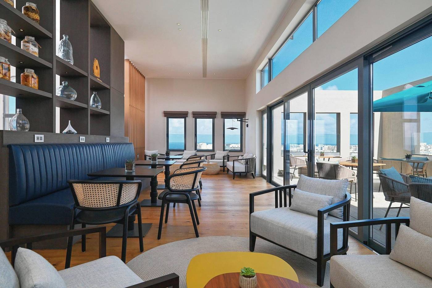 Le-Meridien-St--Julians-Hotel---Spa-Room-54