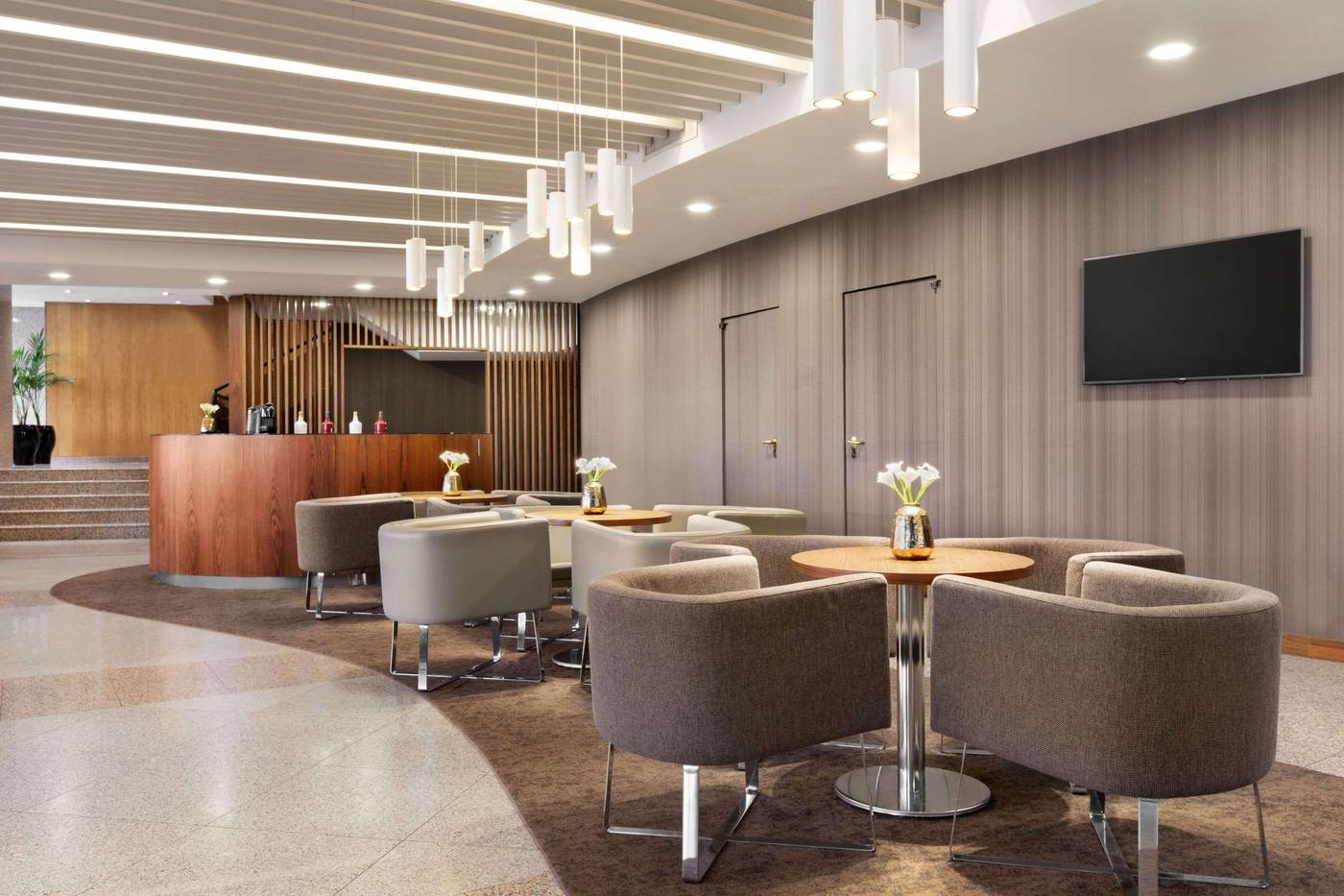 Ramada-by-Wyndham-Lisbon-Lobby-14