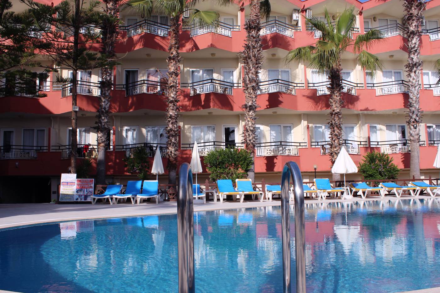 Semoris-Hotel-Pool-4