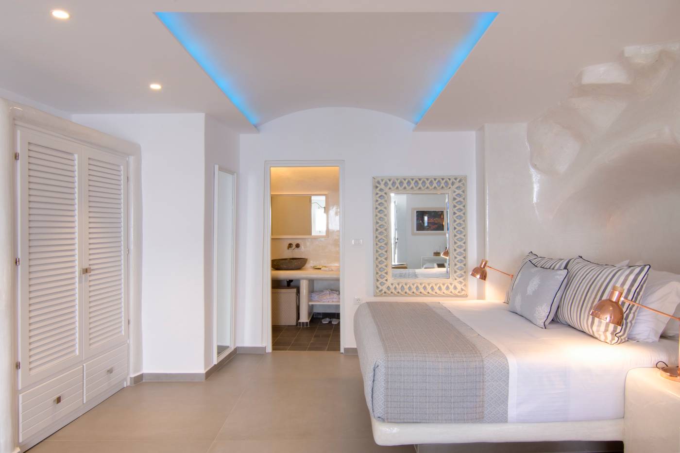 Secret-Legend-Suites-Room-14