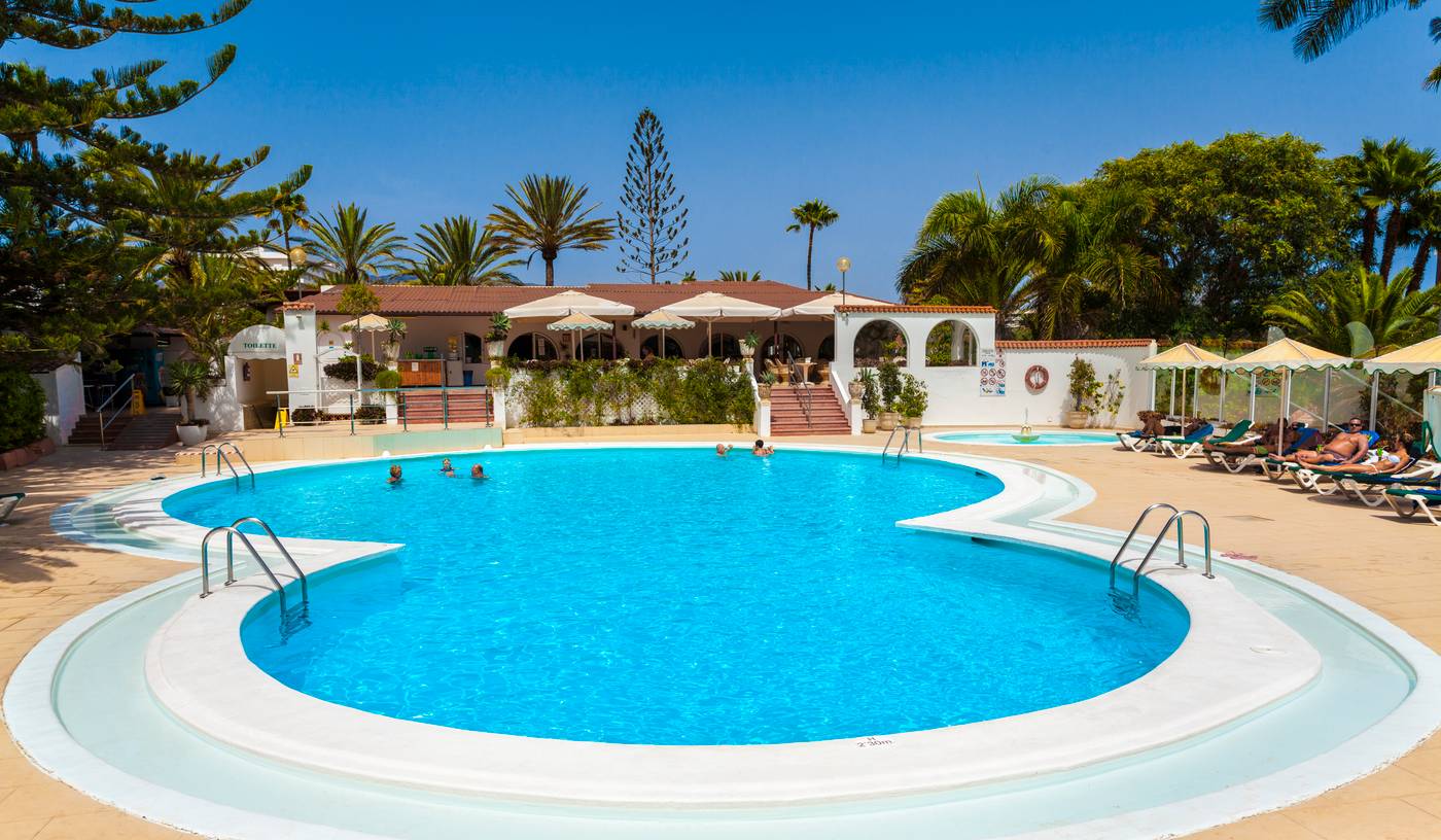 Bungalows-Parque-Paraiso-1-Pool-1