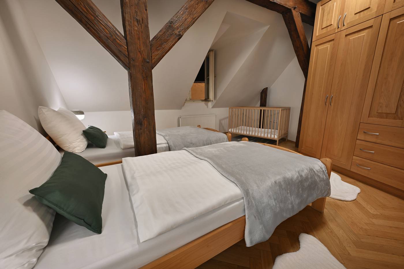 Boutique-Apartments-White-Swan-Room-24