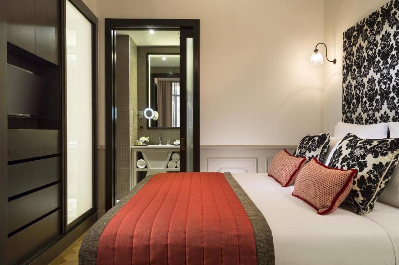 La-Clef-Tour-Eiffel-Paris-by-The-Crest-Collection-Room-24