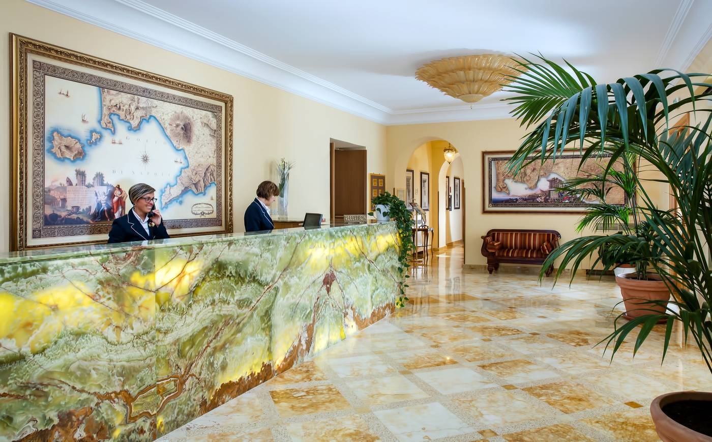 Grand-Hotel-Due-Golfi-Lobby-41