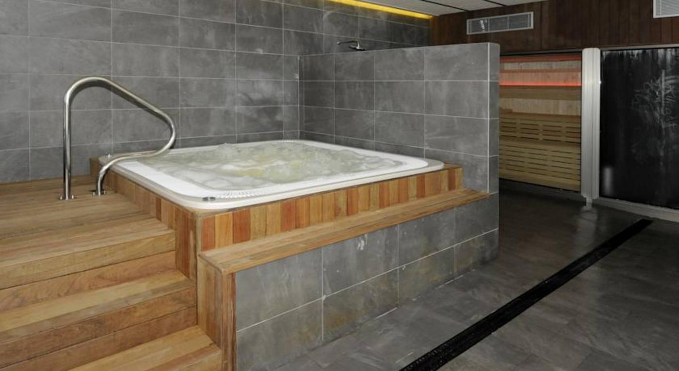 Riviera-Hotel-Sports-and-Entertainment-58