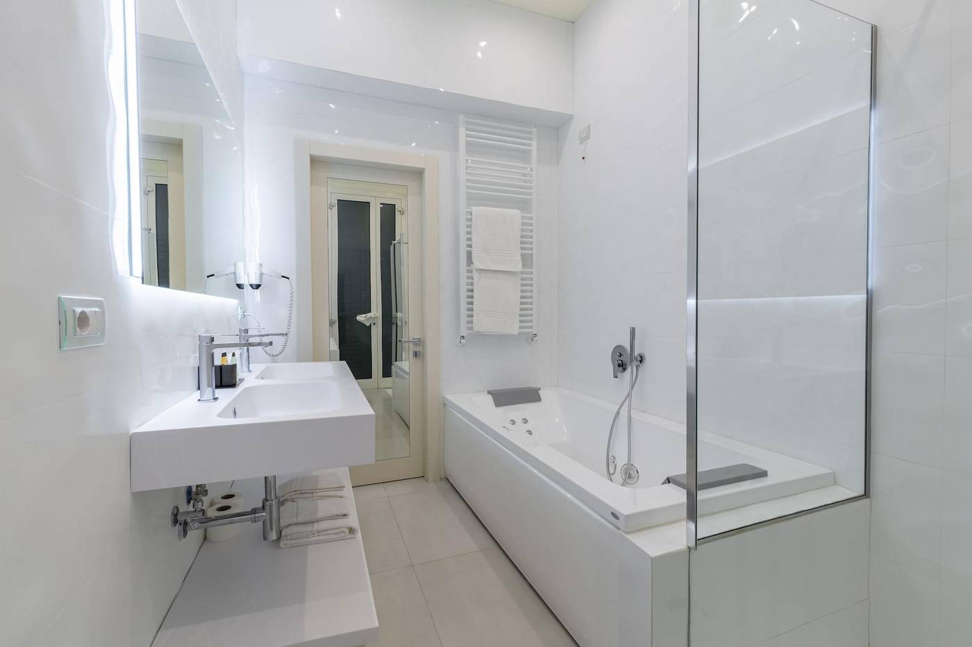 Columbia-Charming-Spa-Room-75