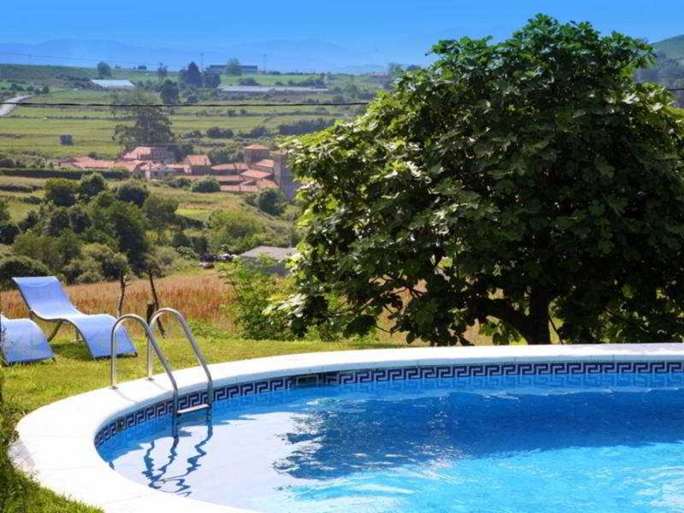 Colegiata-Spain-SANTILLANA DEL MAR-Pool-10