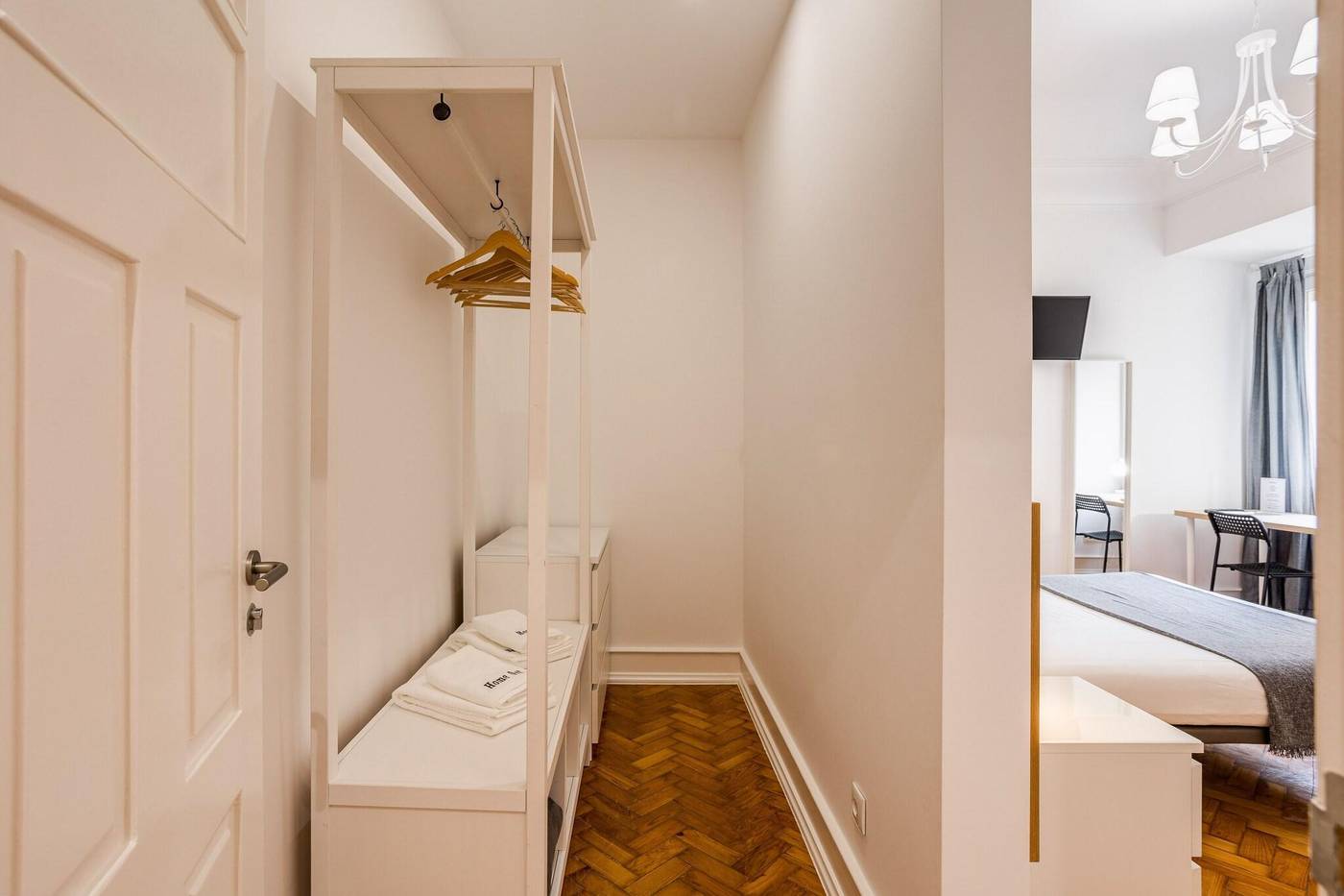 Home-Out-Rooms---Apartments-Room-75