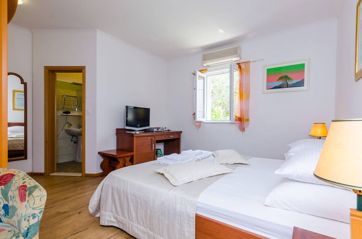 Apartments---Rooms-V-M-Room-33