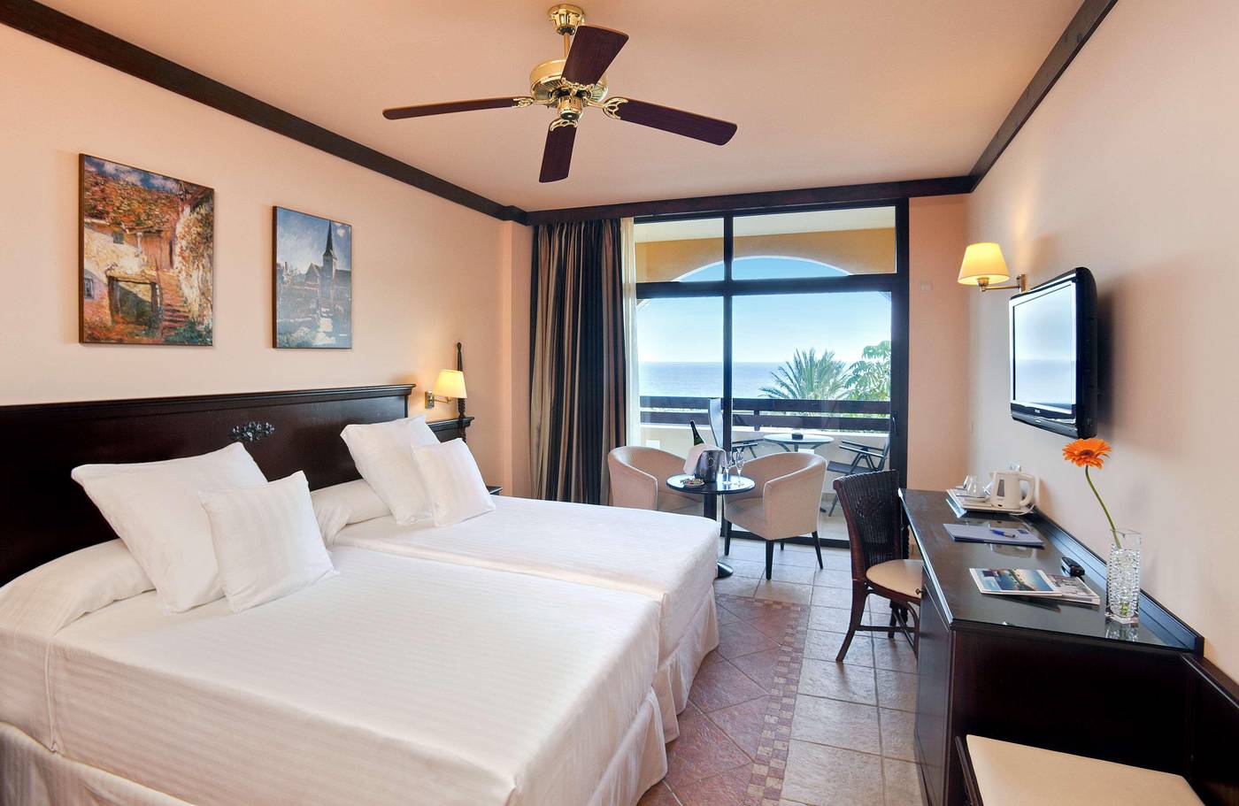 Occidental-Jand----a-Royal-Level-Room-26