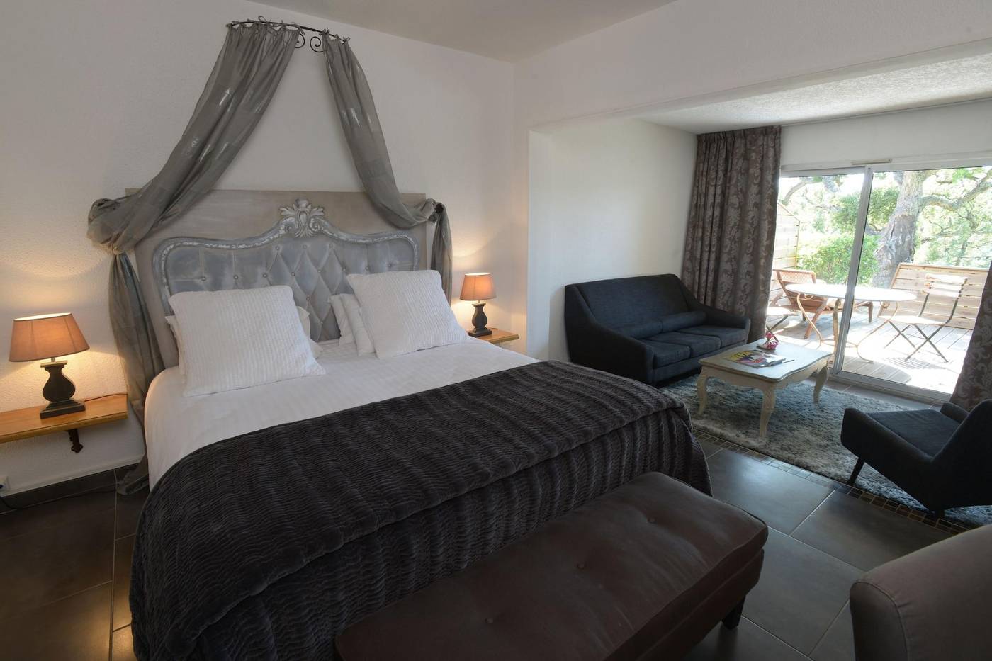 Font-Mourier-Hotel-Room-27