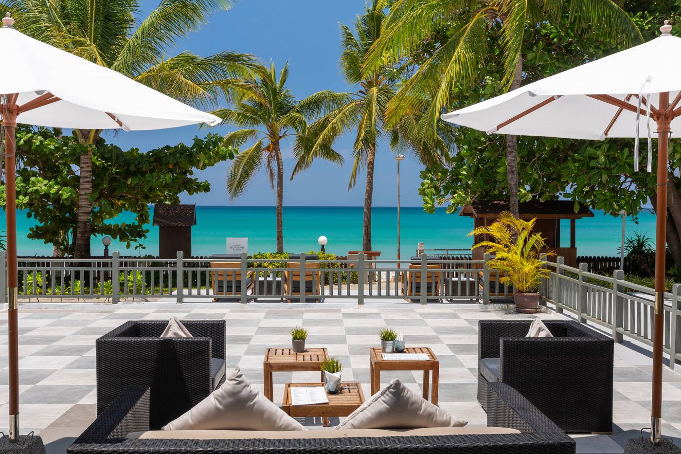 Kamala-Beach-Hotel---Resort-Bar-10