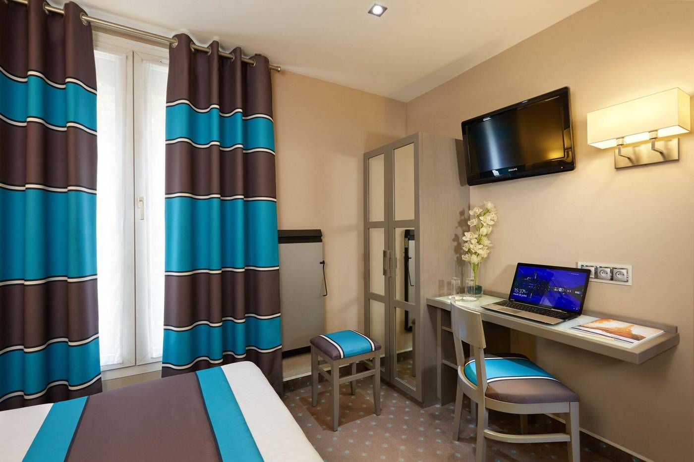 Hotel-Beaugrenelle-Saint-Charles-Room-4