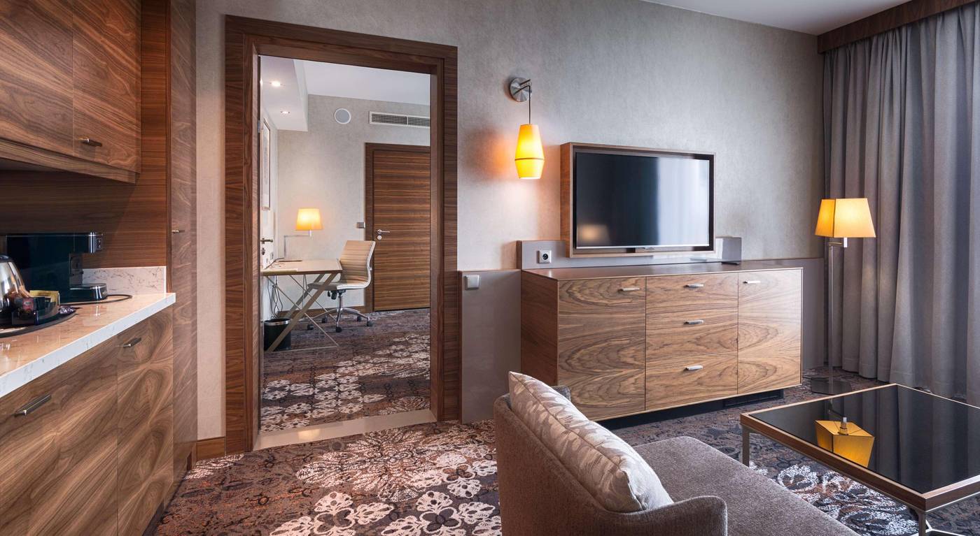 DoubleTree-by-Hilton-Krakow-Hotel---Convention-Cen-Room-9