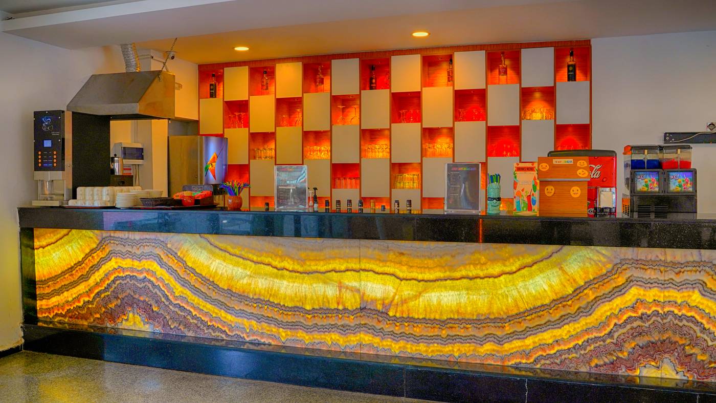 Club-Aqua-Plaza-Lobby-64