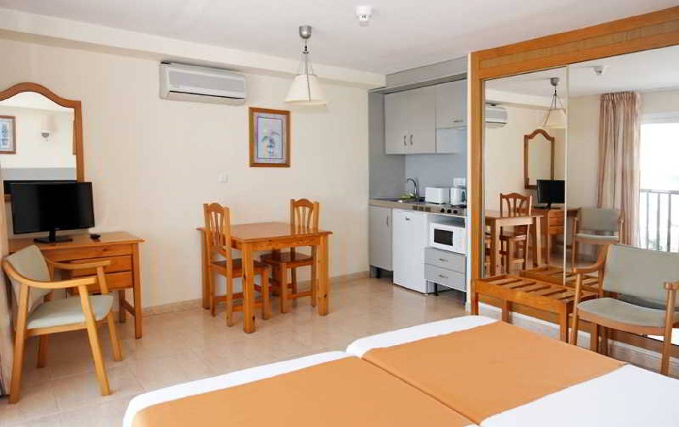 Aparthotel-Reco-des-Sol-Ibiza-Room-24