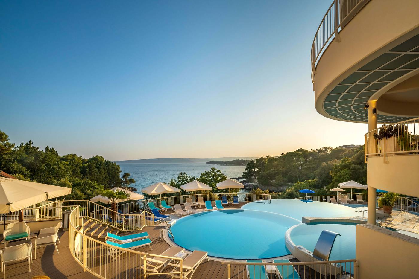 Hotel-Valamar-Koralj-Pool-3