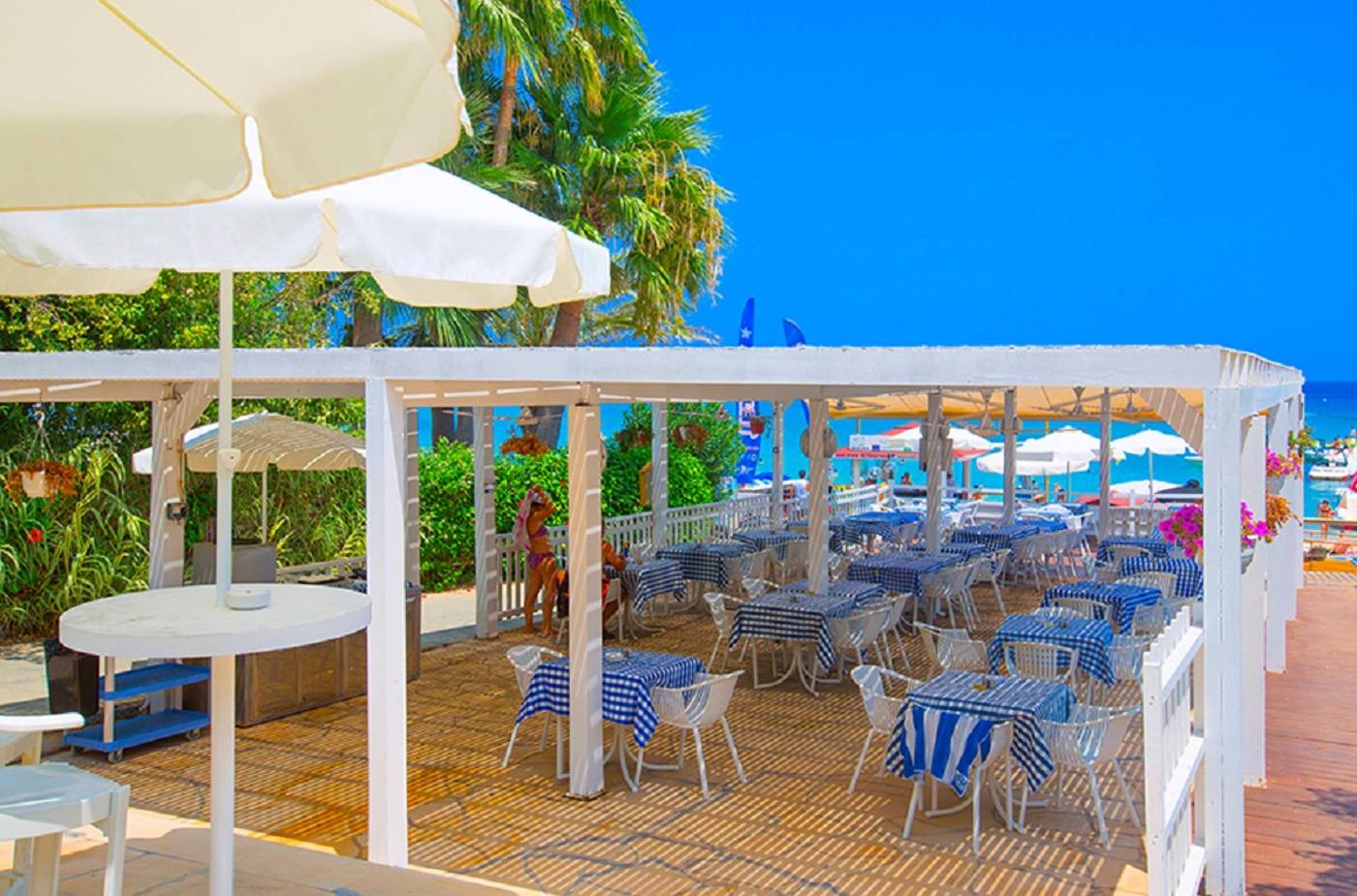 Iliada-Beach-Restaurant-43