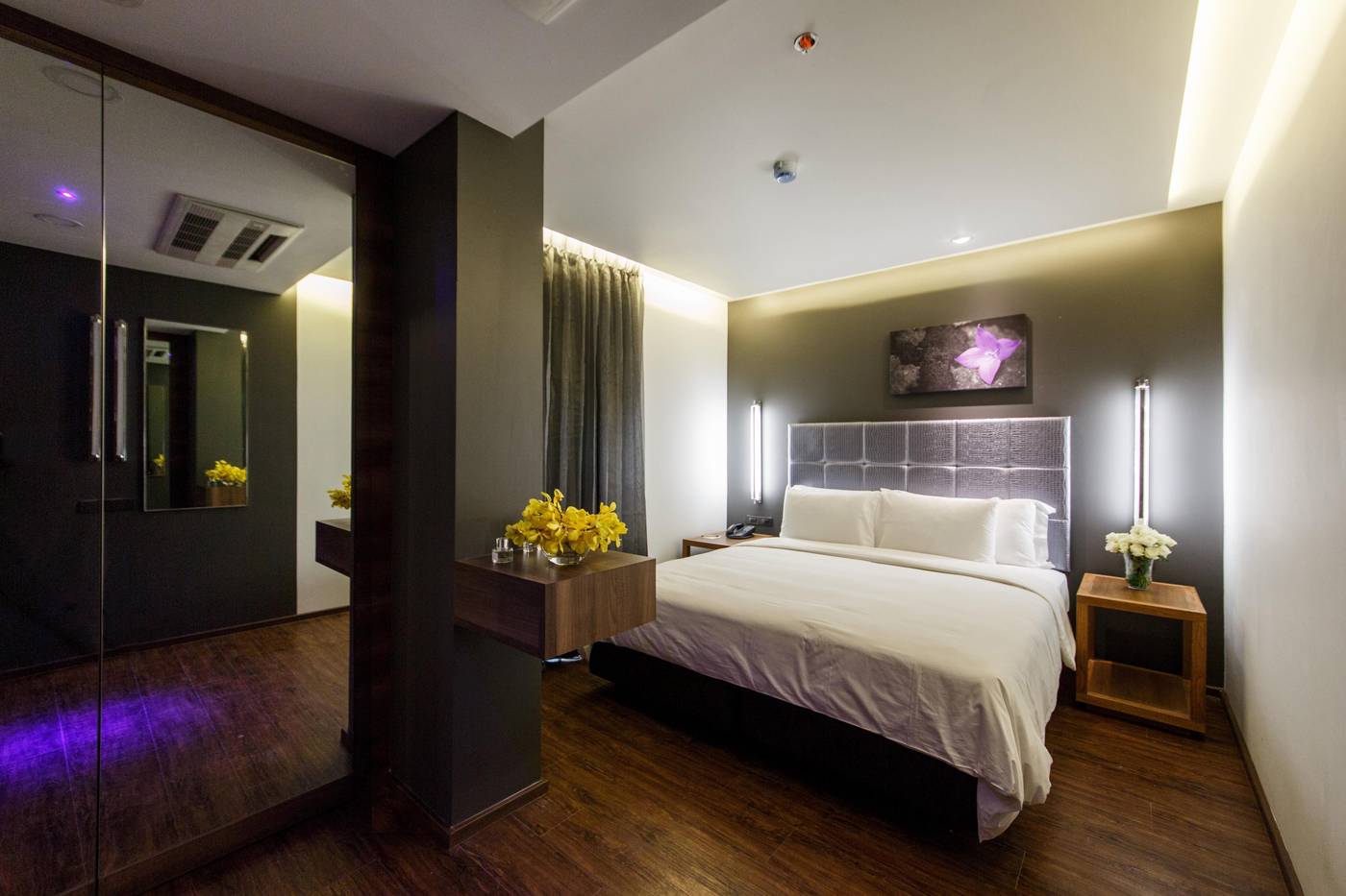 Lit-Bangkok-Hotel-Room-27