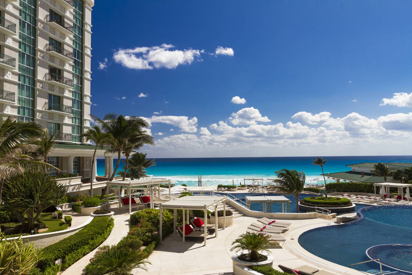 Sandos-Cancun-Lifestyle-Resort---Adults-Recommended-Pool-3