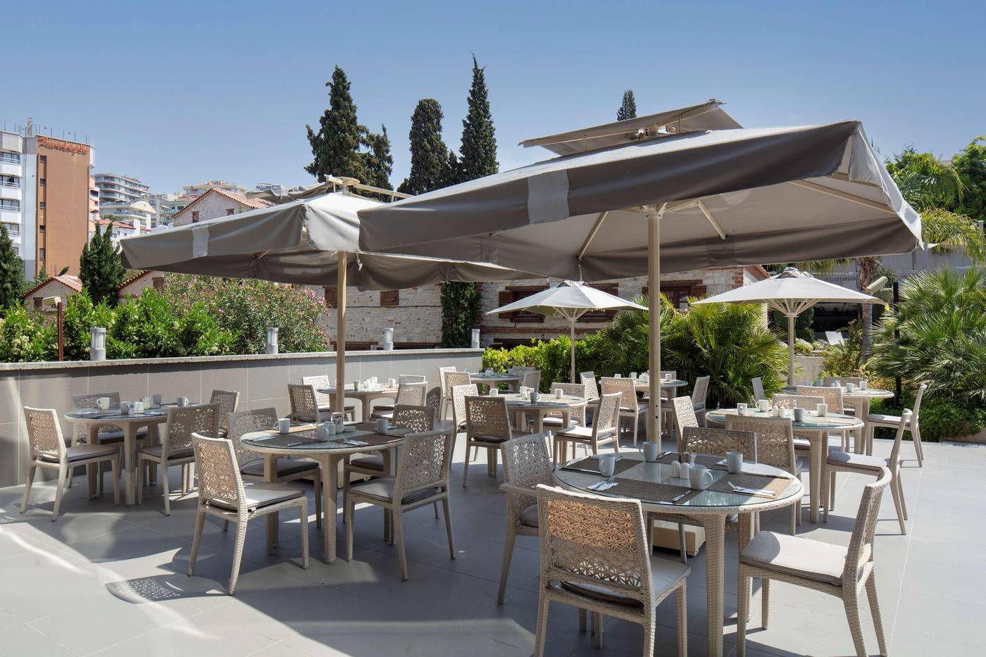 DoubleTree-by-Hilton-Kusadasi-Restaurant-12