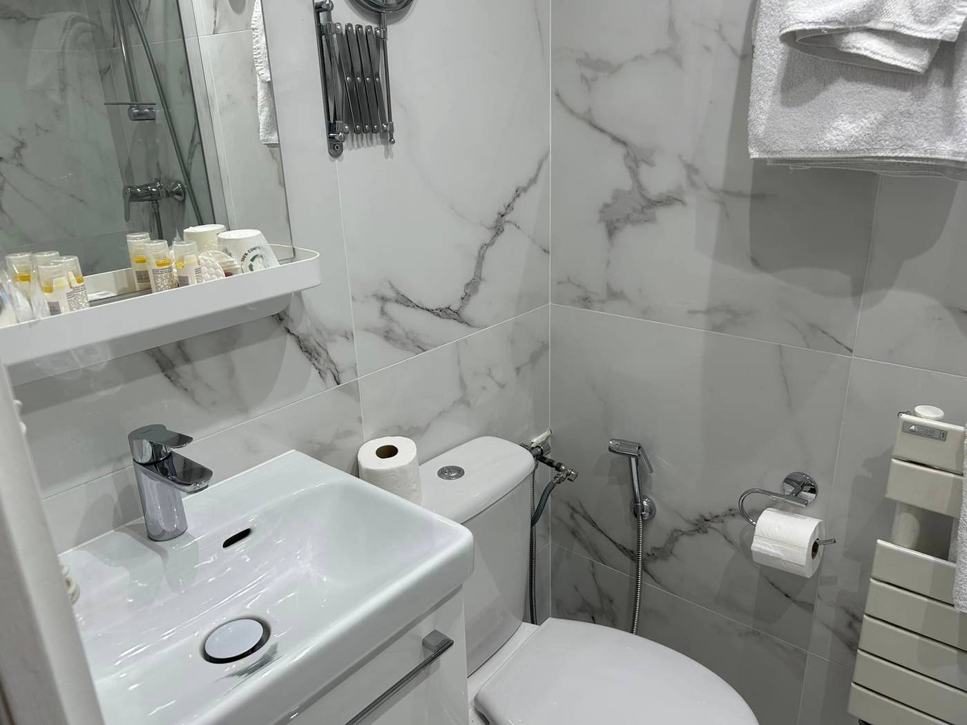 Derby-Eiffel-Room-17