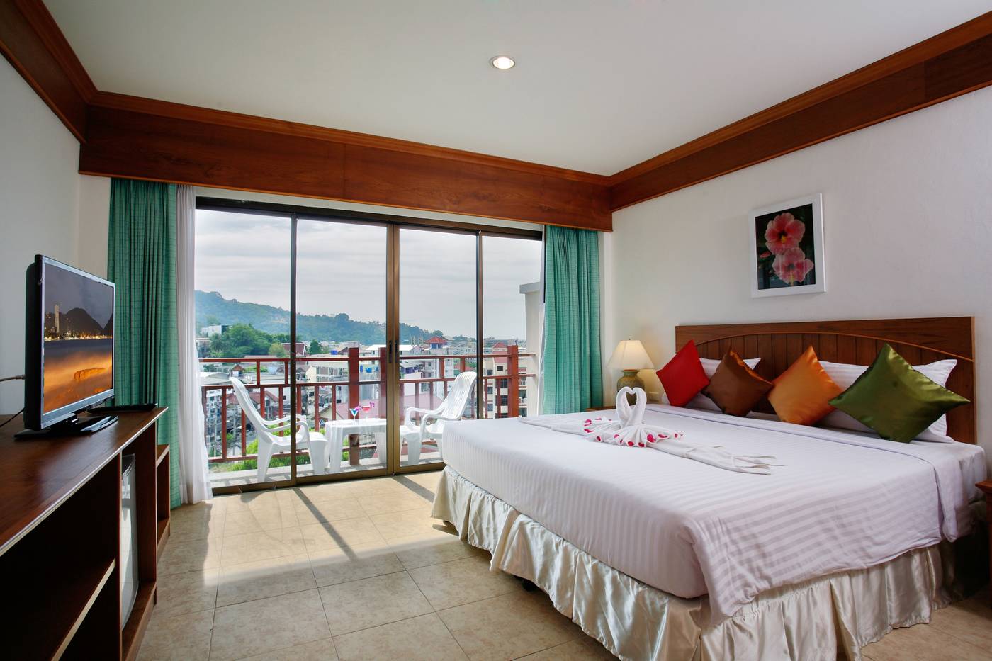 Jiraporn-Hill-Resort-Patong-Room-20