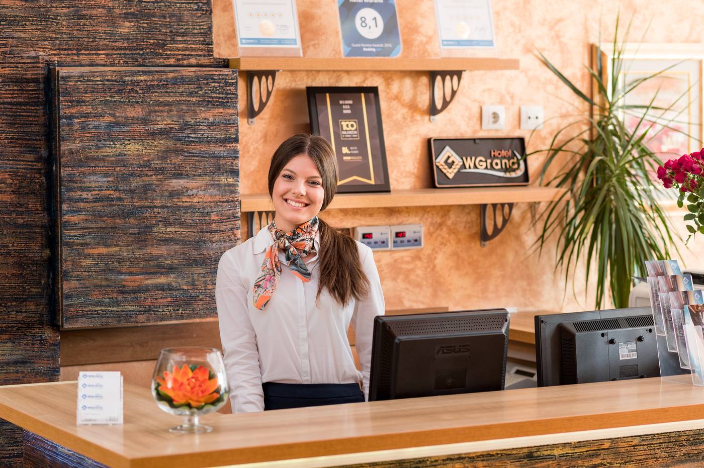 WGrand-Petrovac-Lobby-14