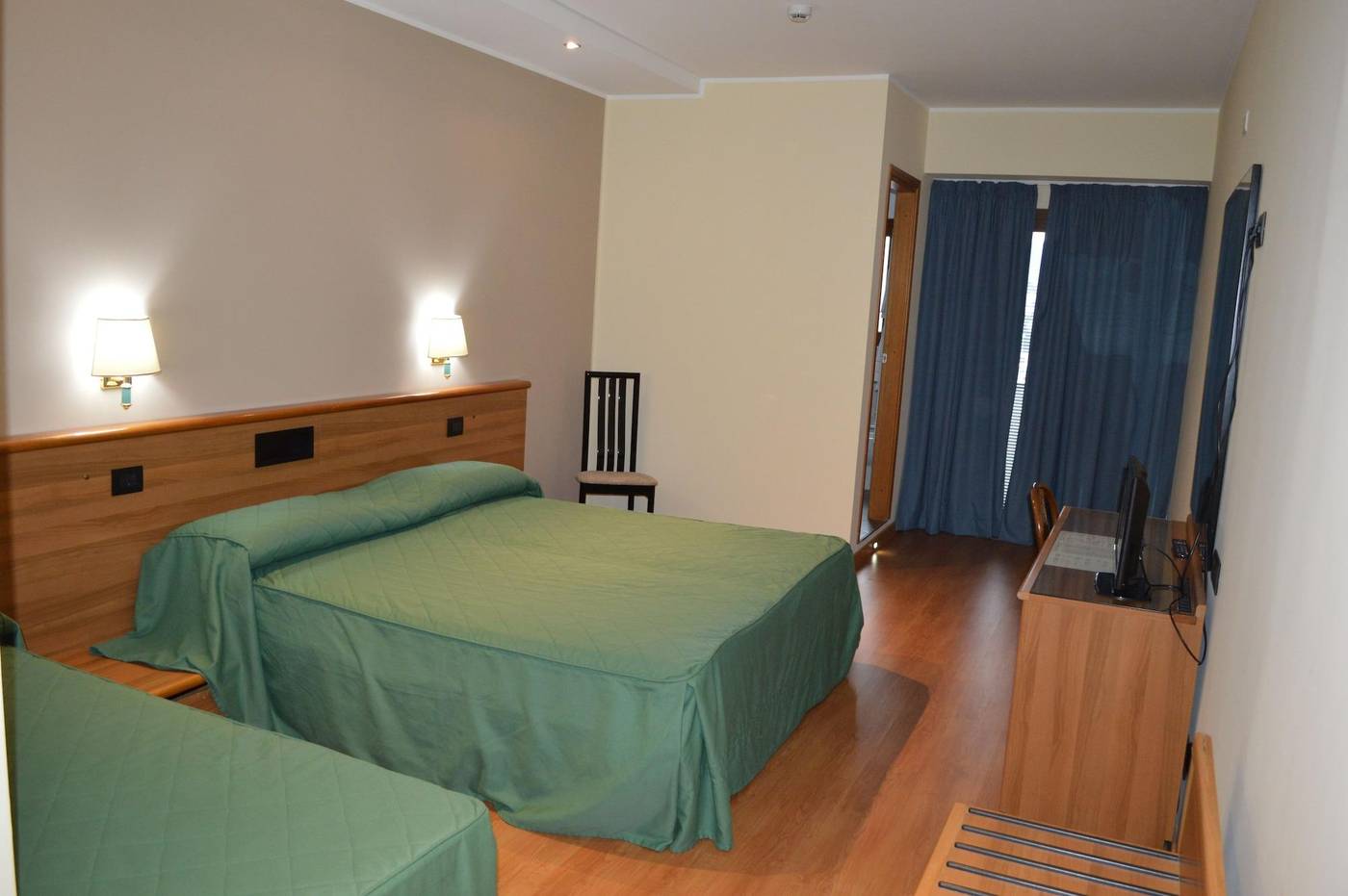 Canadian Hotel-Italy-L'AQUILA-Room-9