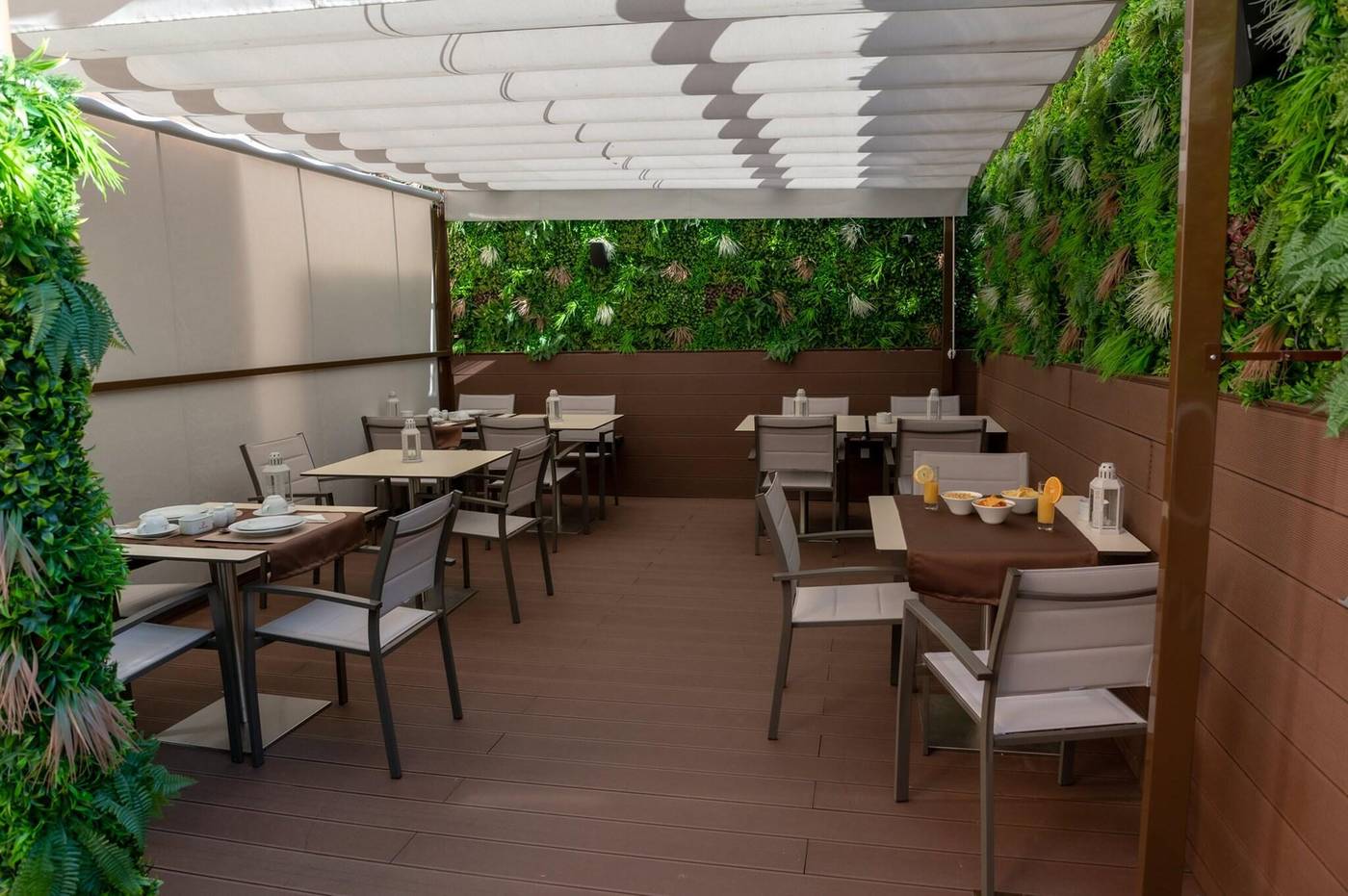 Dinya-Lisbon-Hotel---Lounge-Bar-Restaurant-46