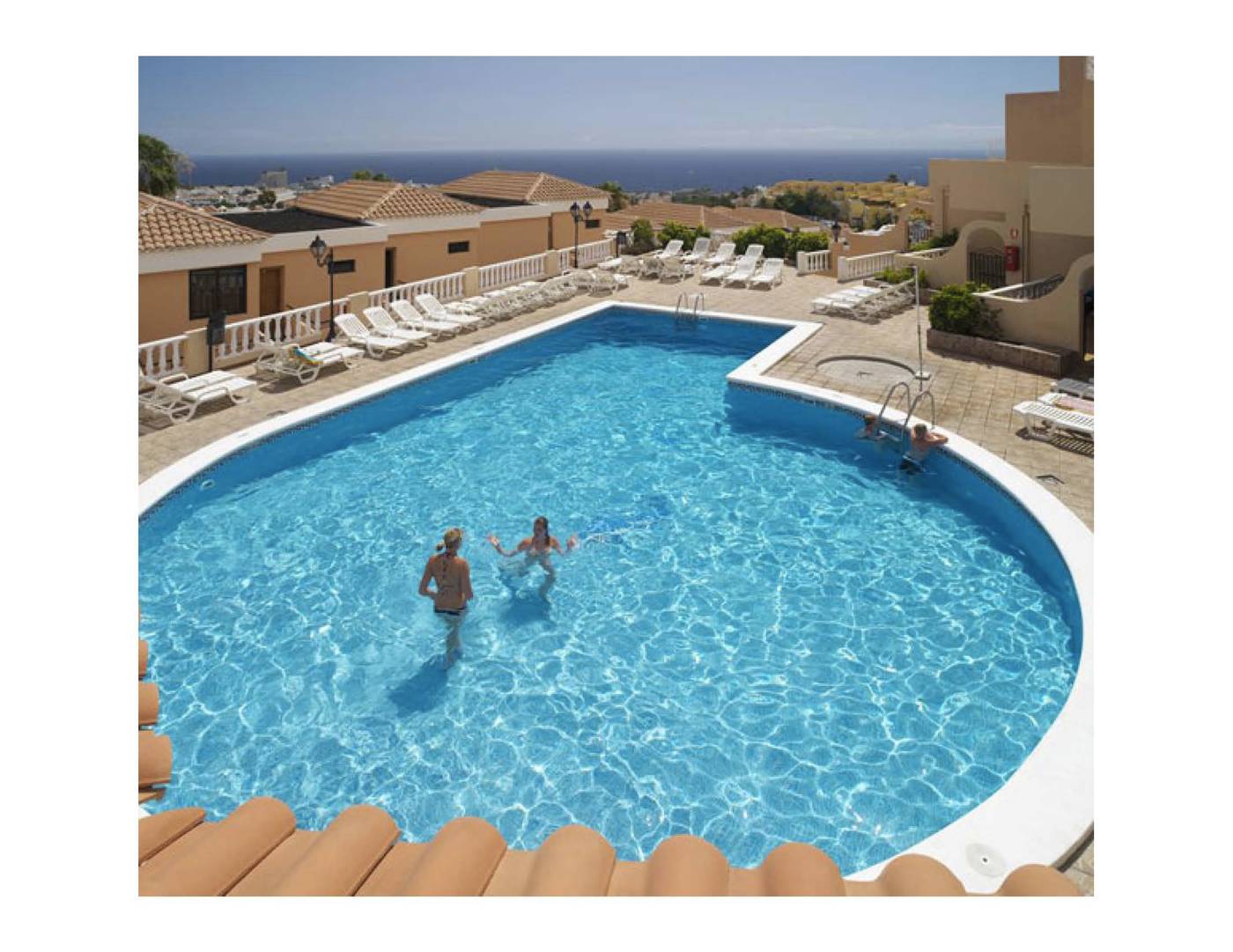 Paradise-Court-Aparthotel-Pool-3