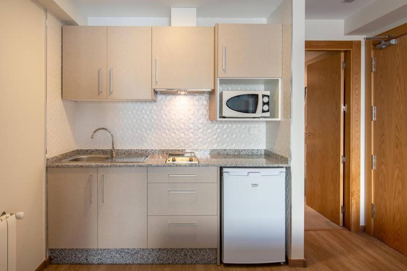 Estudios-Benidorm-Room-40