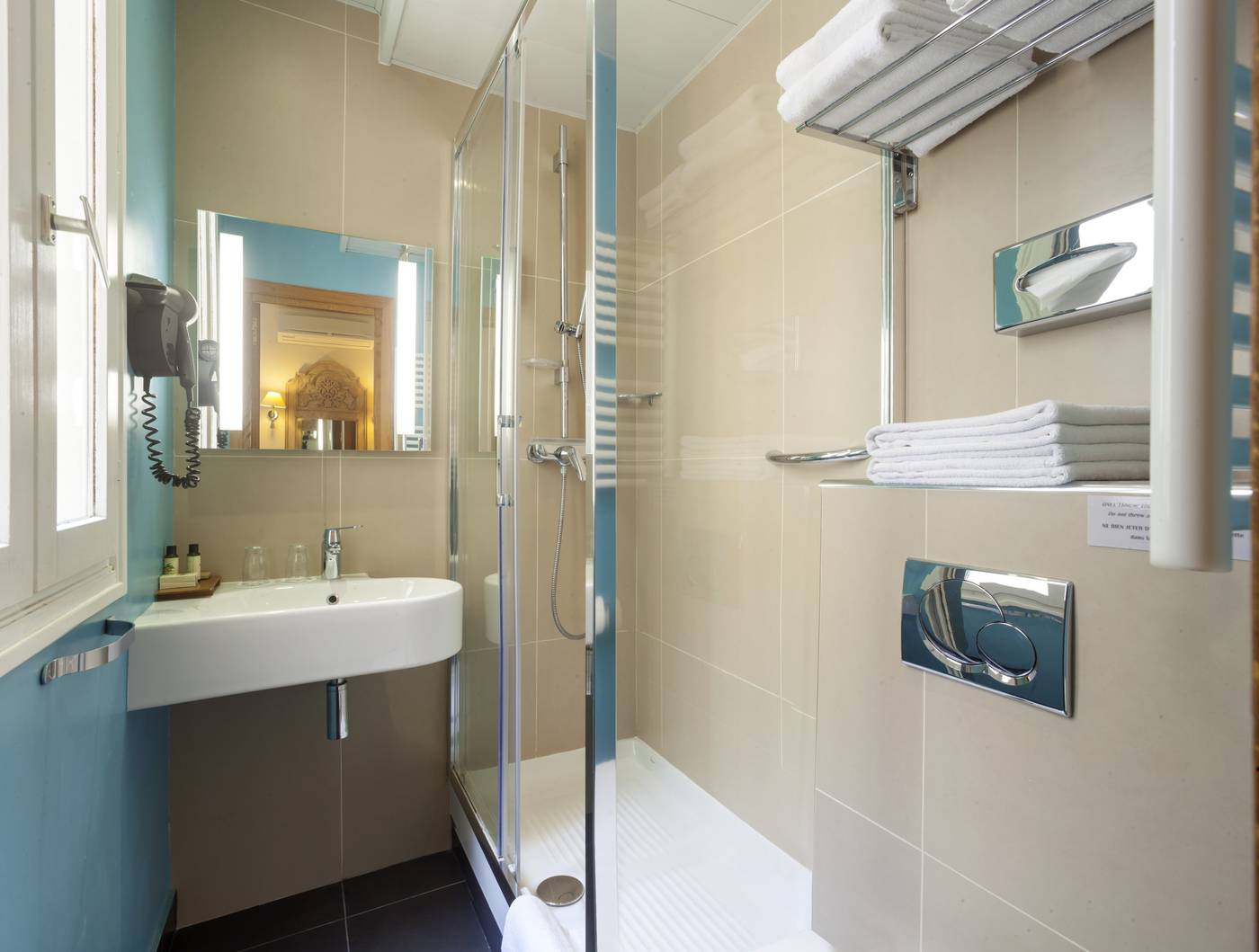 Hotel-de-Fleurie-Room-17