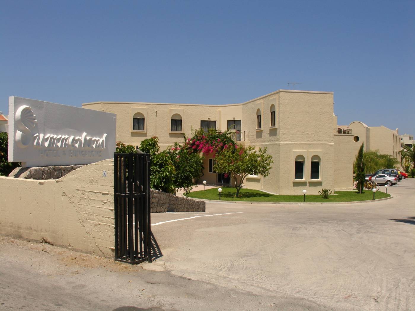 Summerland-Hotel-and-Bungalows-General-view-16