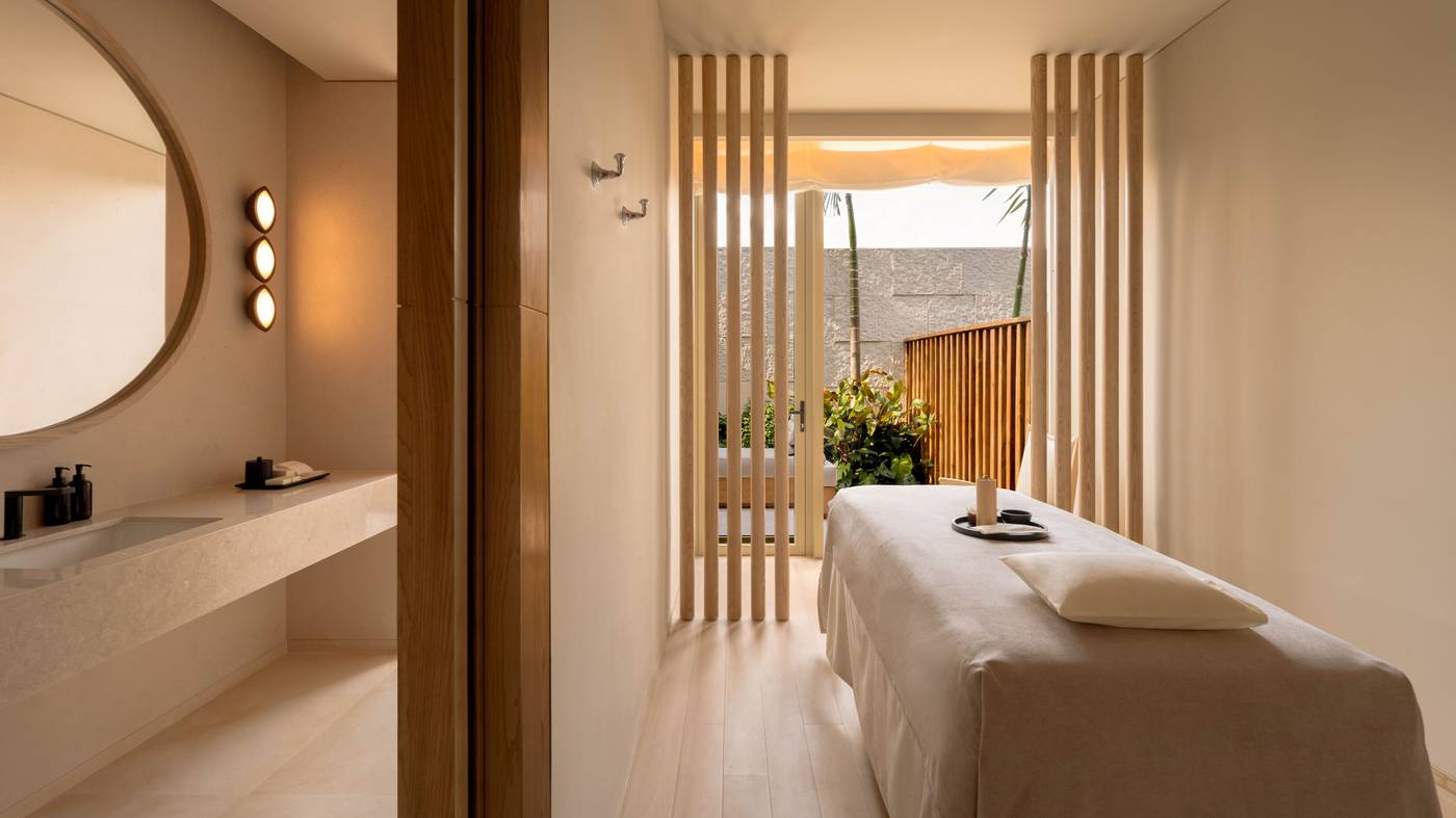 Dusit-Thani-Bangkok-Sports-and-Entertainment-63