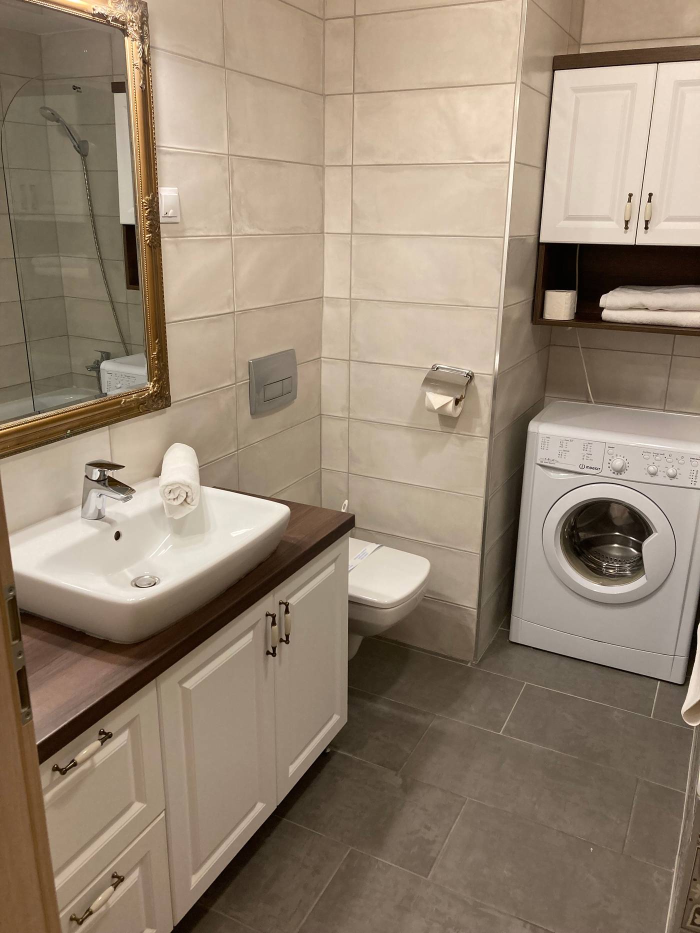 Vagabond-Broadway-Room-50