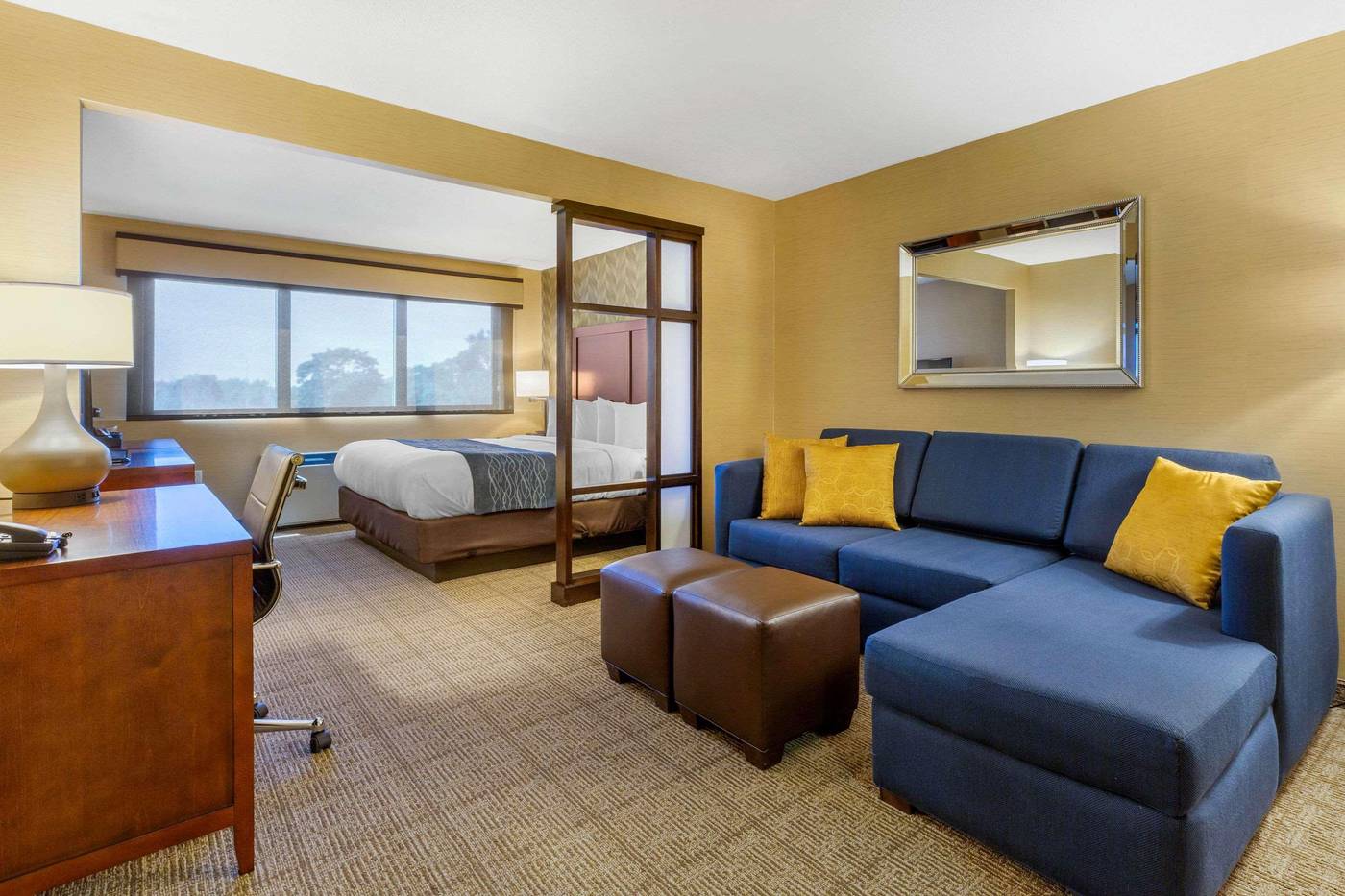 Comfort-Inn---Suites-Logan-Airport-Room-32