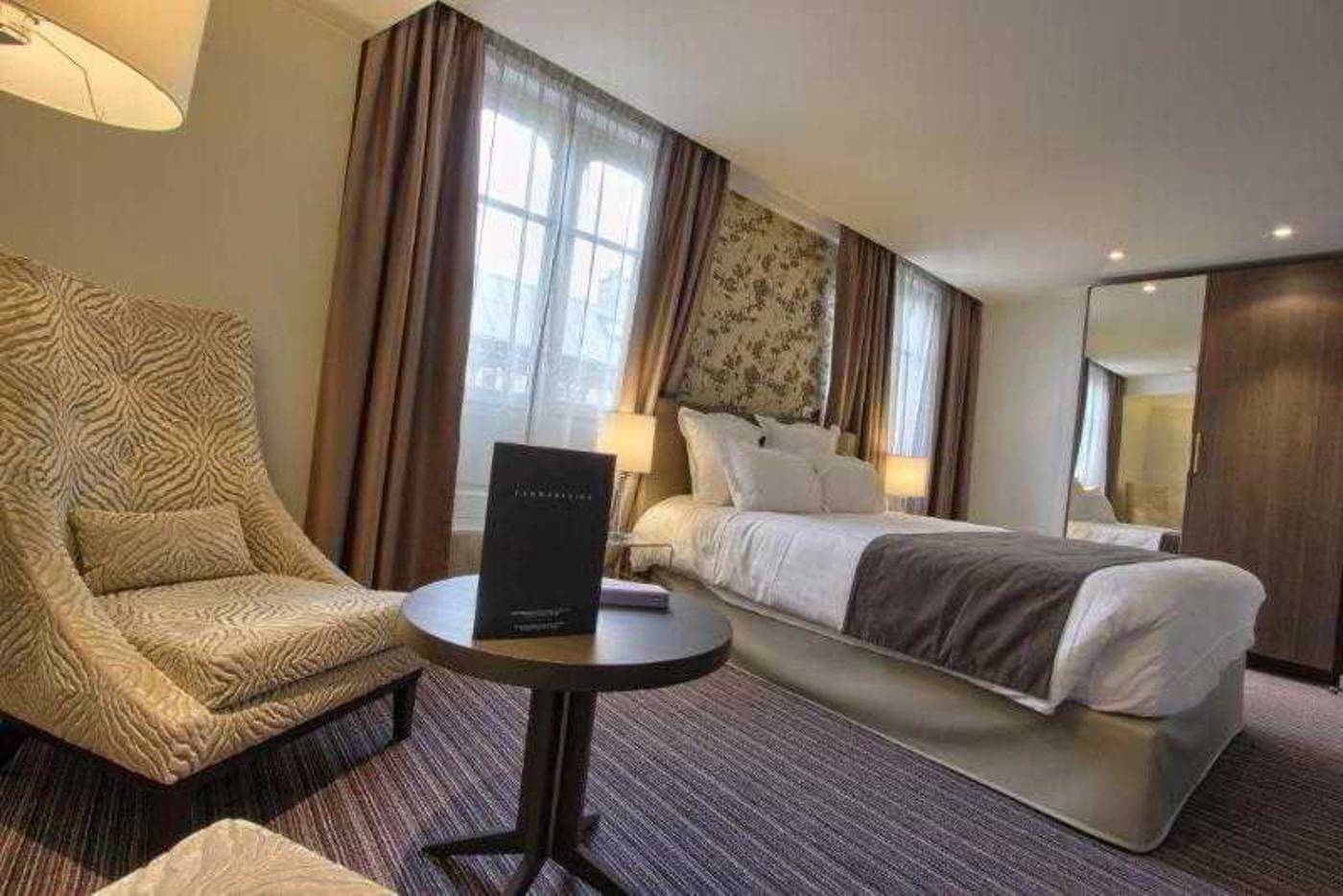 Chamar-Hotel-Room-15